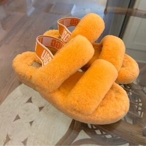 UGG sandal slippers size 6